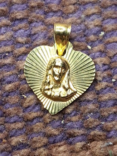 New 18 karat Designer Solid Yellow Gold Heart Jesus Pendant 15MMx13mm - Picture 3 of 22