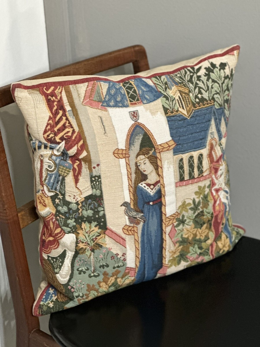 ファブリック・カバー類 Jules Pansu Medieval 動物と花の刺繍
