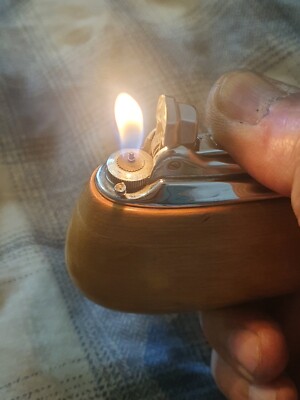 Ronson Varaflame schönes Vintage Holz Tischfeuerzeug selten