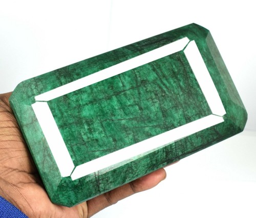 Émeraude Verte Naturelle 8,52 Carats - Certifiée GIL, Provenance Colombie - Taille émeraude