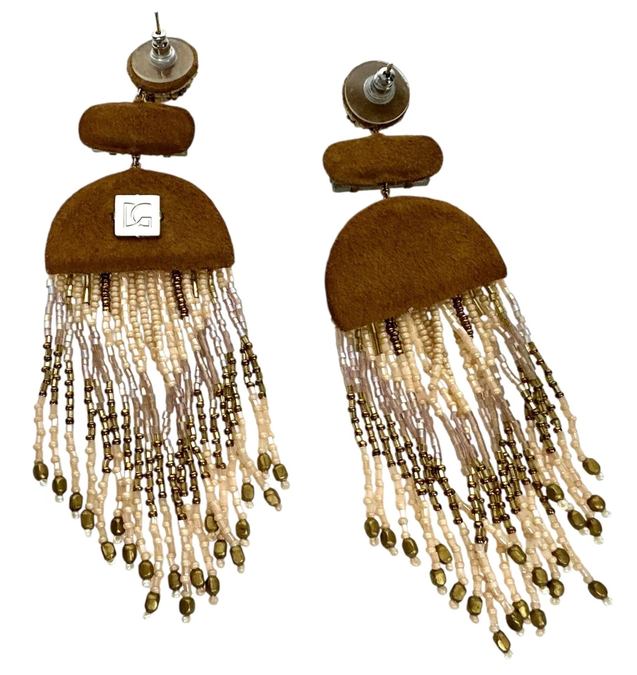 Brincos Deepa Gurani Ishani bege/marrom contas cintilantes pós lustre - Imagem 2 de 3