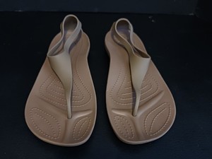 Crocs Serena Sexi Flip Sandals Womens 9 Brown Tan T-Strap Thong Slingback Shoes