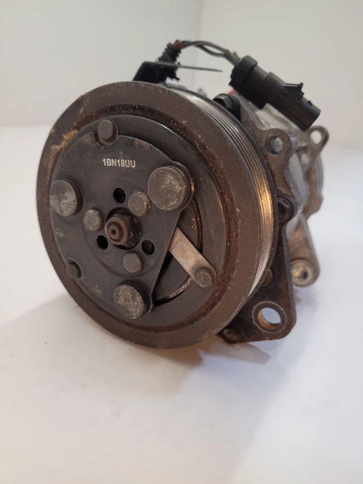 2002-2005 JEEP LIBERTY AC Compressor 3.7L 55037466AE 02-05 - Imagem 4 de 4