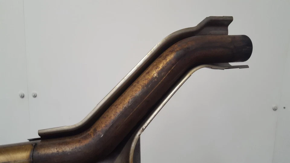 Aston Martin Vantage 2006 4,3 L gasolina 6 velocidades escape manual tubo medio Foto 2 de 4