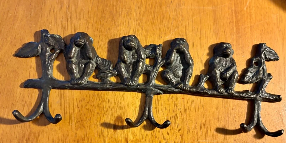 SOLID CAST IRON BROWN SEE NO EVIL SPEAK NO EVIL HEAR NO EVIL YOU WALL KEY HOLDER - Image 2 of 4