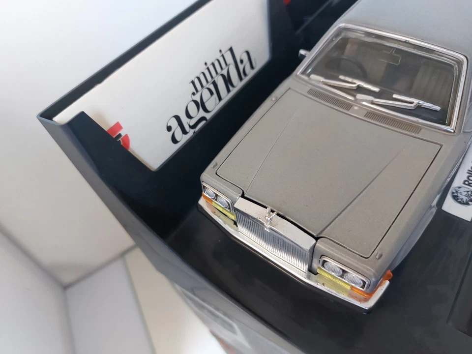 Bburago Rolls Royce Camargue Diamonds 3001 in argento in scatola Burago - Immagine 4 di 4