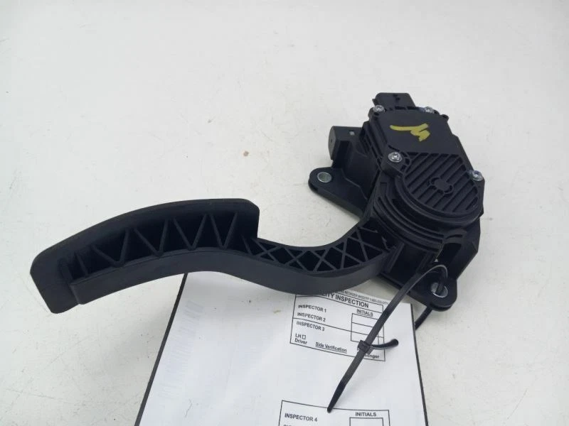 Nissan Altima 2012 pedal de gasolina Foto 4 de 4