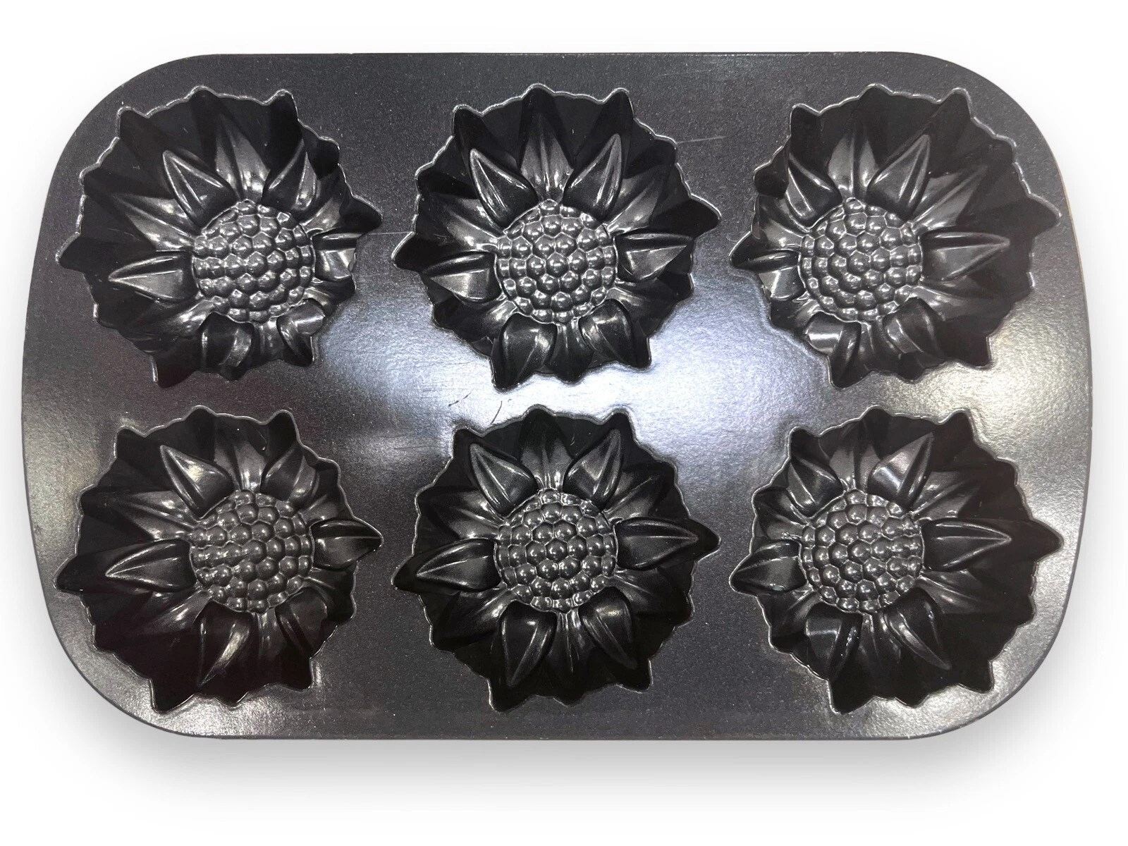 Nordic Ware Nonstick Cast Aluminum Sunflower Cakelet Muffin Baking Pan