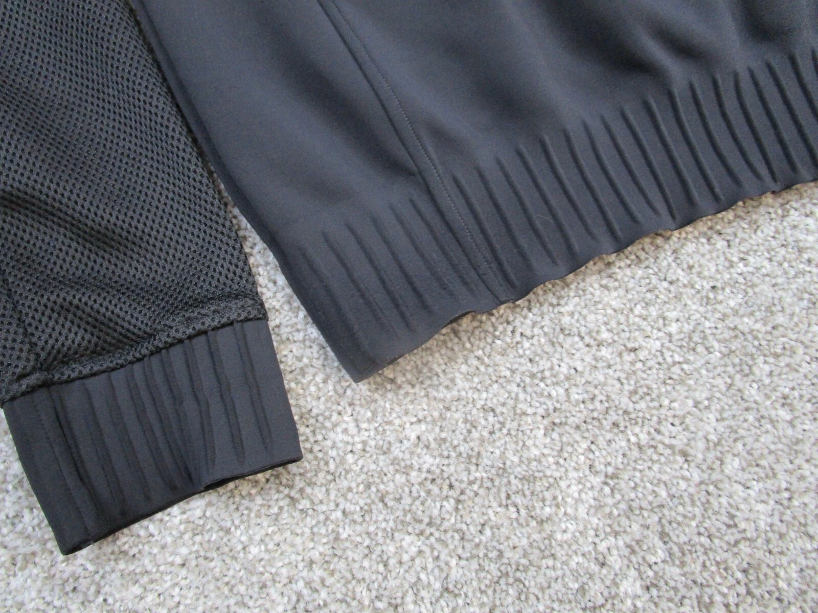 UNDERCOVER Felpa pullover con cappuccio Victoria Sport Donna Piccola Nera Manica Forata