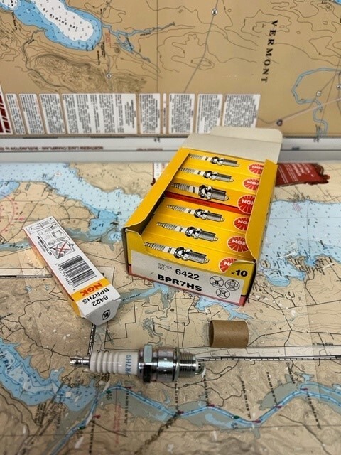 NGK pack of 8 #BPR7HS Spark Plug 6422.