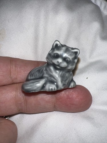 Wade Whimsies Gray Kitty Cat Kitten Figurine Red Rose Tea England - Picture 6 of 7