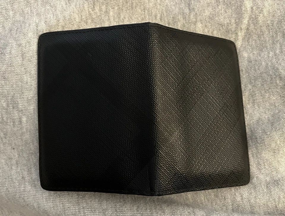 Portatarjetas de crédito/de negocios de cuero negro Burberry Saffiano Foto 3 de 4