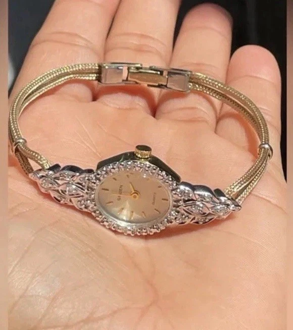 A la venta: Impresionante reloj vintage de diamantes Gruen 1950 para mujer con arañazos Foto 3 de 4