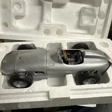Mercedes-Benz W196 Monoposto 1954 - 55  CMC 1/18 Scale Model