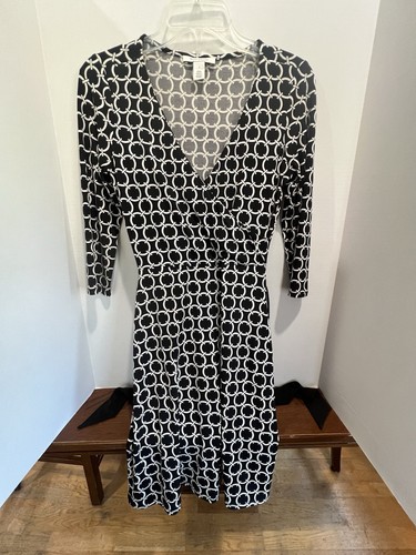 White House Black Market 3/4 Sleeve Wrap Front Dress Chain Pattern Womens Size 2 - Picture 6 of 6