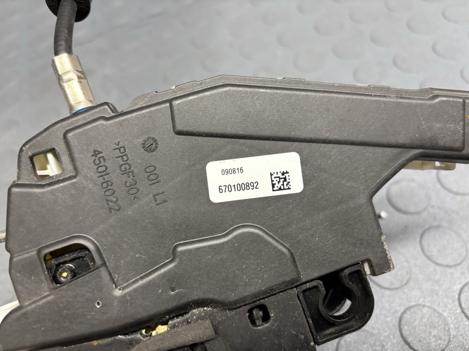 17-23 Maserati Ghibli Front Left Driver Side Door Lock Latch Actuator 670100892