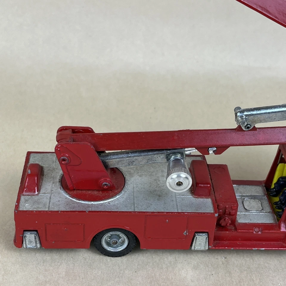 Vintage Corgi 1127 Major Toys Simon Snorkel Fire Engine Diecast Collectable Toy - Image 4 of 4
