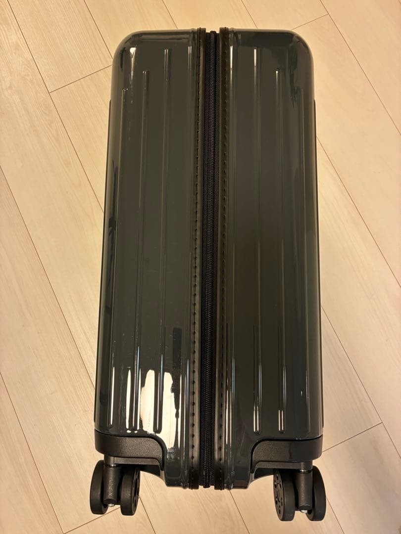 Rimowa Essential Light 37L Gray 4-wheels Carry Case Suitcase USED thumbnail 7