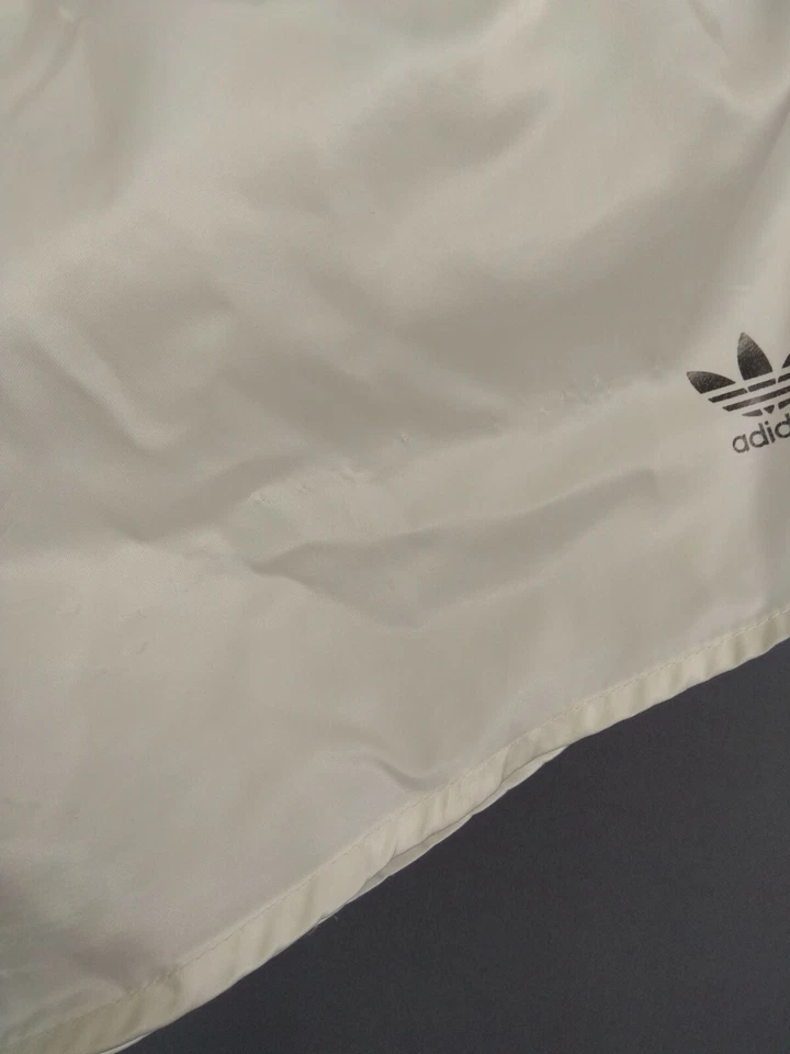 Shorts Adidas tamanho MÉDIO vintage retrô Adidas ig93 - Imagem 4 de 4