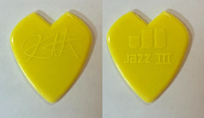 Metallica Kirk Hammett Signature Yellow Sparkle Heart Guitar Pick - 2024
