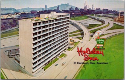 Cincinnati, Ohio Postcard HOLIDAY INN DOWNTOWN Artist's Freeway View MWM c1960s