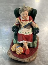 Hallmark Keepsake Ornament Mrs Claus’s Story 1997 Studio Edition Piece (NO BOX)