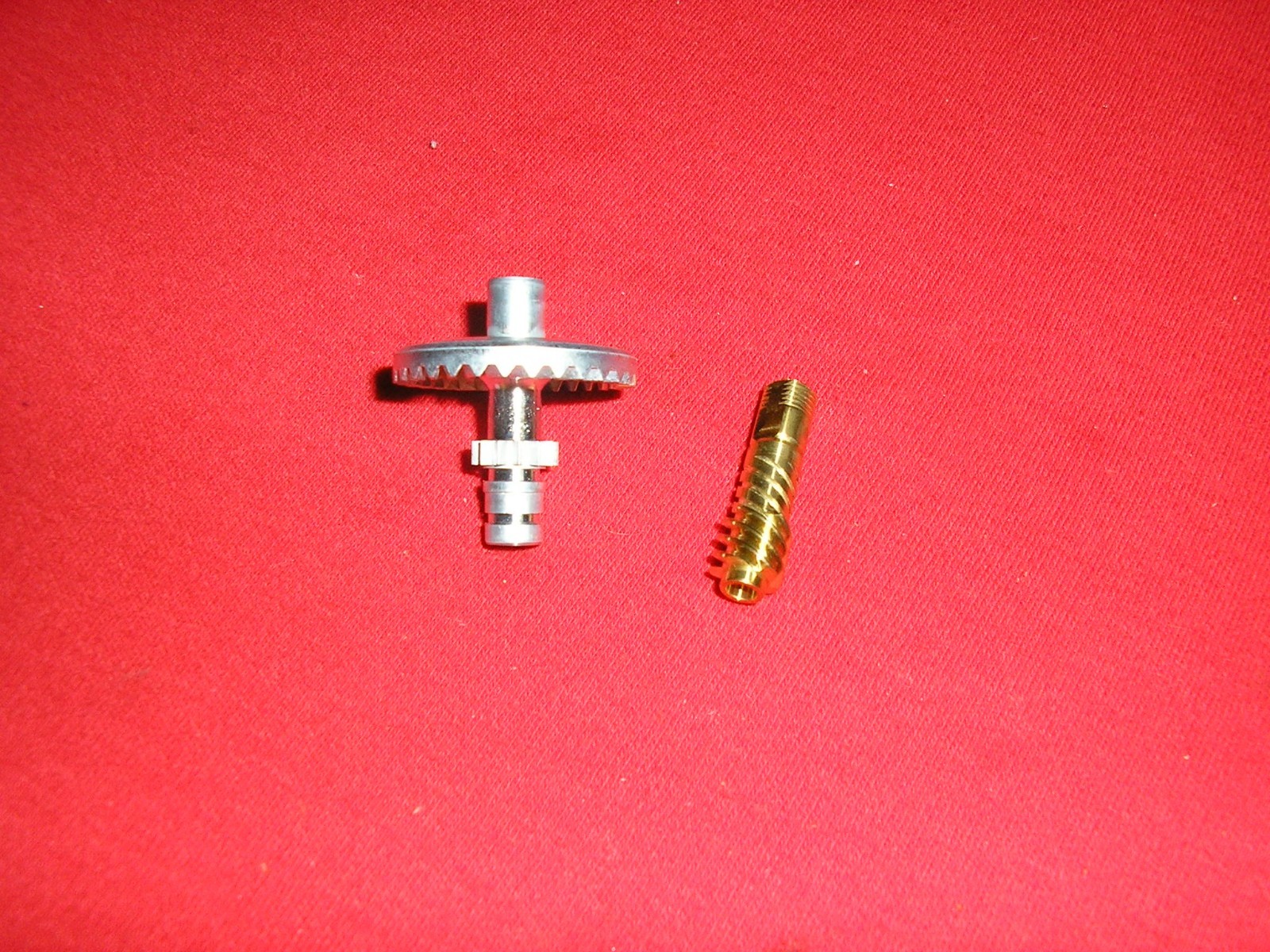Daiwa reel repair parts #Z02-0737 drive & pinion gear set Le