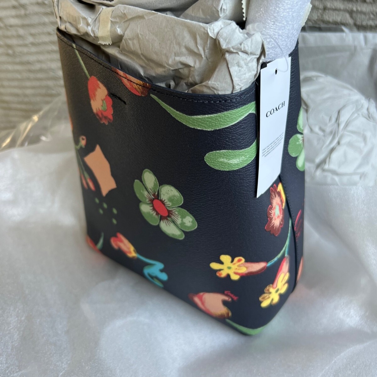 ショルダーバッグ・ポシェット Coach C8611 Small Town Bucket Bag Dreamy Land Floral Print Coach C8611 Small Town Bucket Bag With Dreamy Land Floral