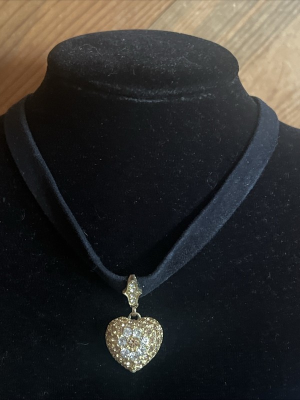 Vtg Roxanne Assoulin Gold Tone Pave Crystal Heart Pendant Choker Necklace HTF