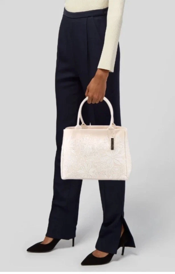 Bolso de Mano Oscar de La Renta Neutro Algodón Lona Tamaño Mediano Crudo Floral Bordado Foto 2 de 4