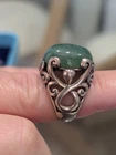 LOVELY VINTAGE STERLING? SILVER SCROLLING GREEN JADE STONE RING Costume Jewelry