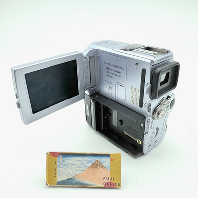 Sony Handycam DCR-PC9 MiniDV Camcorder NightShot with Battery