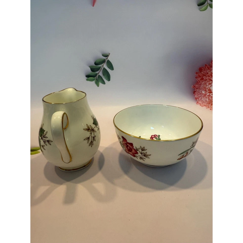 Crema y azucarero de cerámica vintage Wedgwood Charnwood peonía flores borde dorado Foto 3 de 4