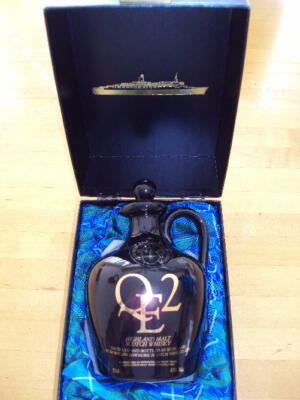 VINTAGE QE2 HIGHLAND MALT SCOTCH WHISKY DECANTER WITH ORIGINAL BOX