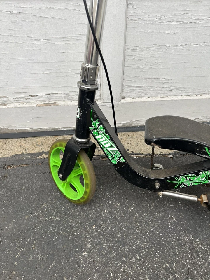 Scooter Rockboard. Muy chulo. 200 libras. capacidad, Kick Action. Foto 3 de 4