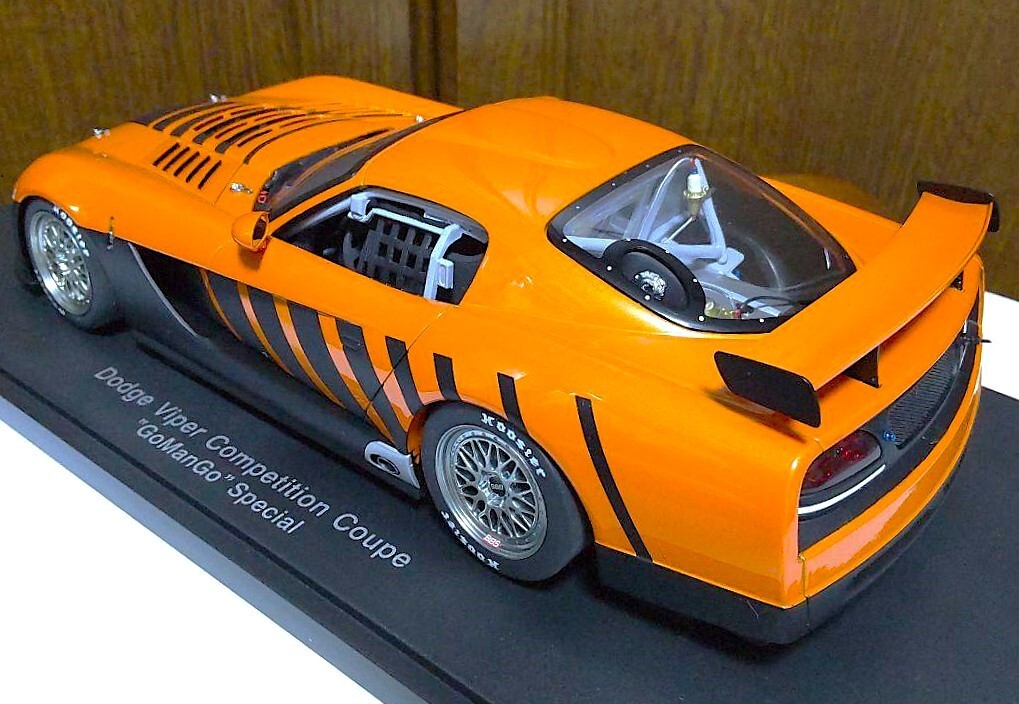 美品　1/18 オートアート ダッジ バイパー コンペティションプレーンボディ 美品 1/18 オートアート ダッジ バイパー コンペティション