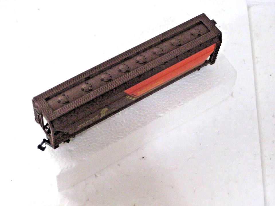 N SCALE SASKATCHEWAN CLOSED ROOF 55' CYLINDRICAL 4-BAY HOPPER MODEL POWER #3491 - Image 3 of 4