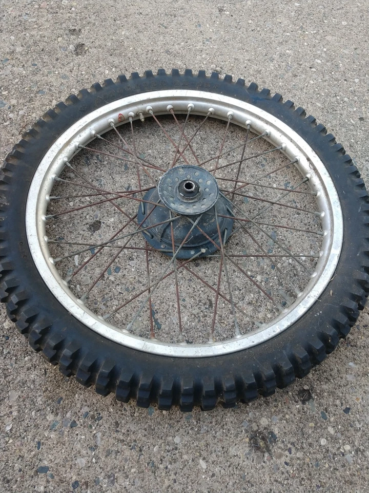 Yamaha DT250 1977 Enduro Y795. llanta rueda delantera 21 pulgadas Foto 2 de 4