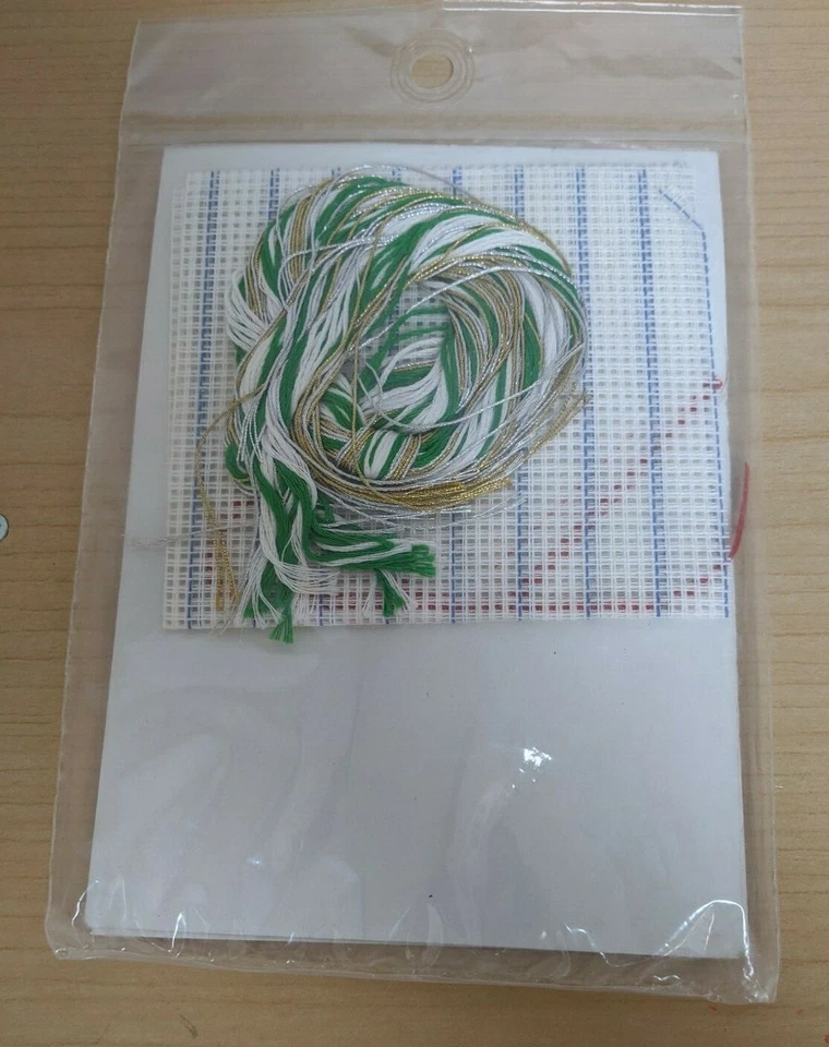 Kit de punto de cruz portátil_adorno de Navidad_No. 60322_Cosidor de abeja dorada_Nuevo Foto 2 de 2