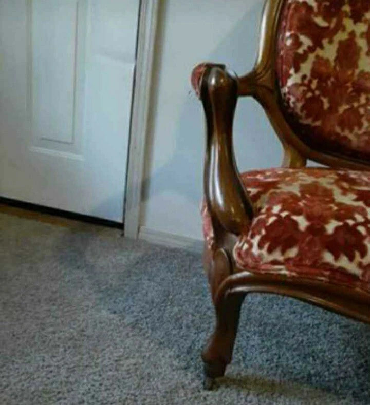 Sofá sofá vintage vintage de madera tallada a mano de mediados de 1800 sobre telas Foto 3 de 3