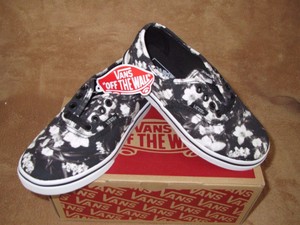 vans authentic lo pro black floral