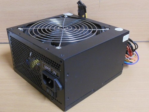 Inter-Tech SL-550 700Watt ATX PC Computer Netzteil SATA Molex 20+4 P4/P8* nt1585