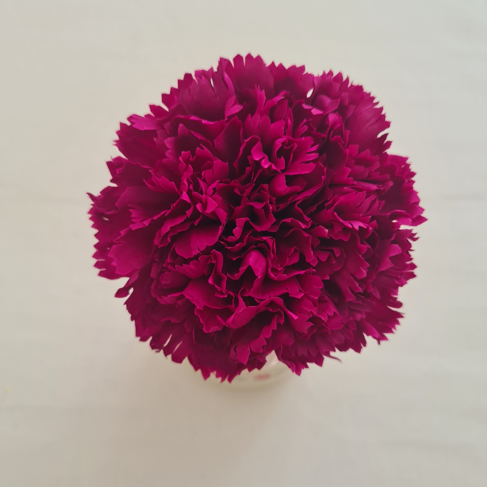 Clavel artificial grande color fucsia/buganvilla. Ideal tocado, boda, decoración