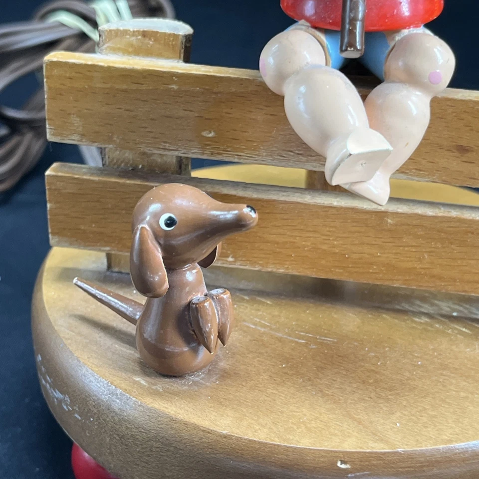 Lámpara de madera alemana de plástico para guardería de colección para bebé niño flauta perro sin pantalla Foto 3 de 4