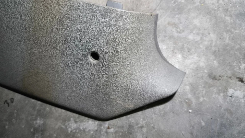 Juego de molduras inferiores pilar B interior gris mercedes-benz w124 1246920422 Foto 4 de 4