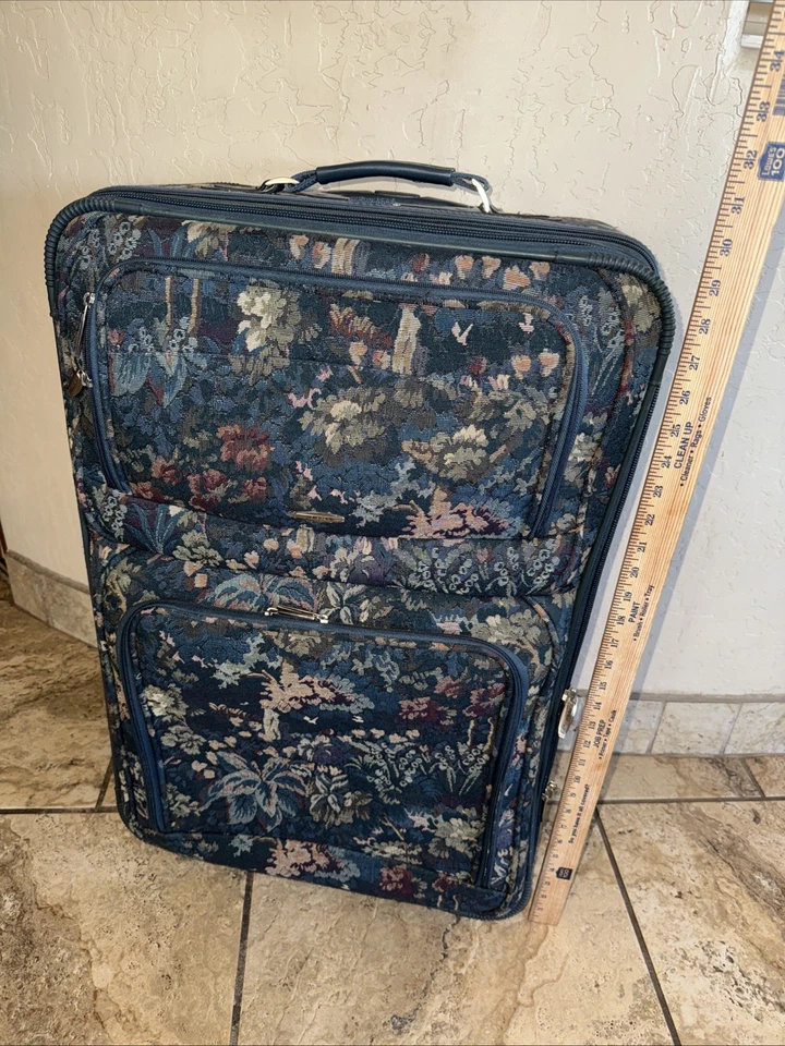 Juego de 3 maletas Pierre Cardin con estampado de flores Foto 2 de 4