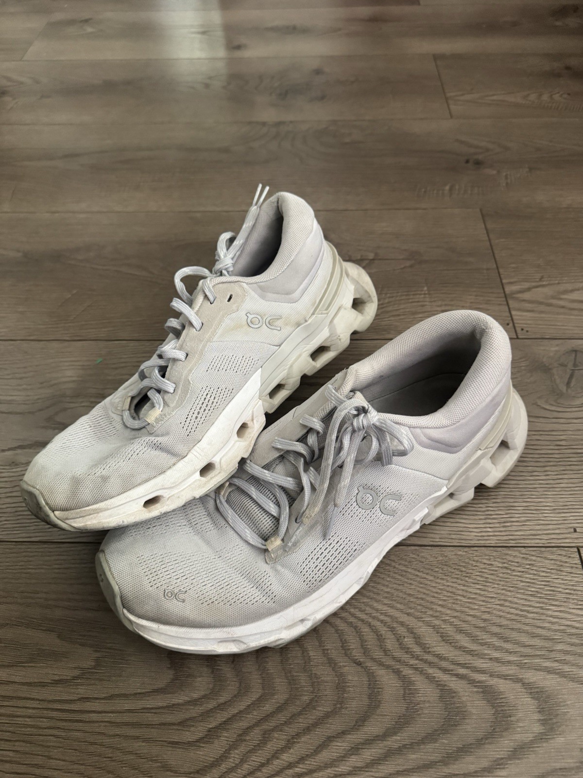 On Cloud White/Light Gray Running Shoes Men’s US Size 11.5-image