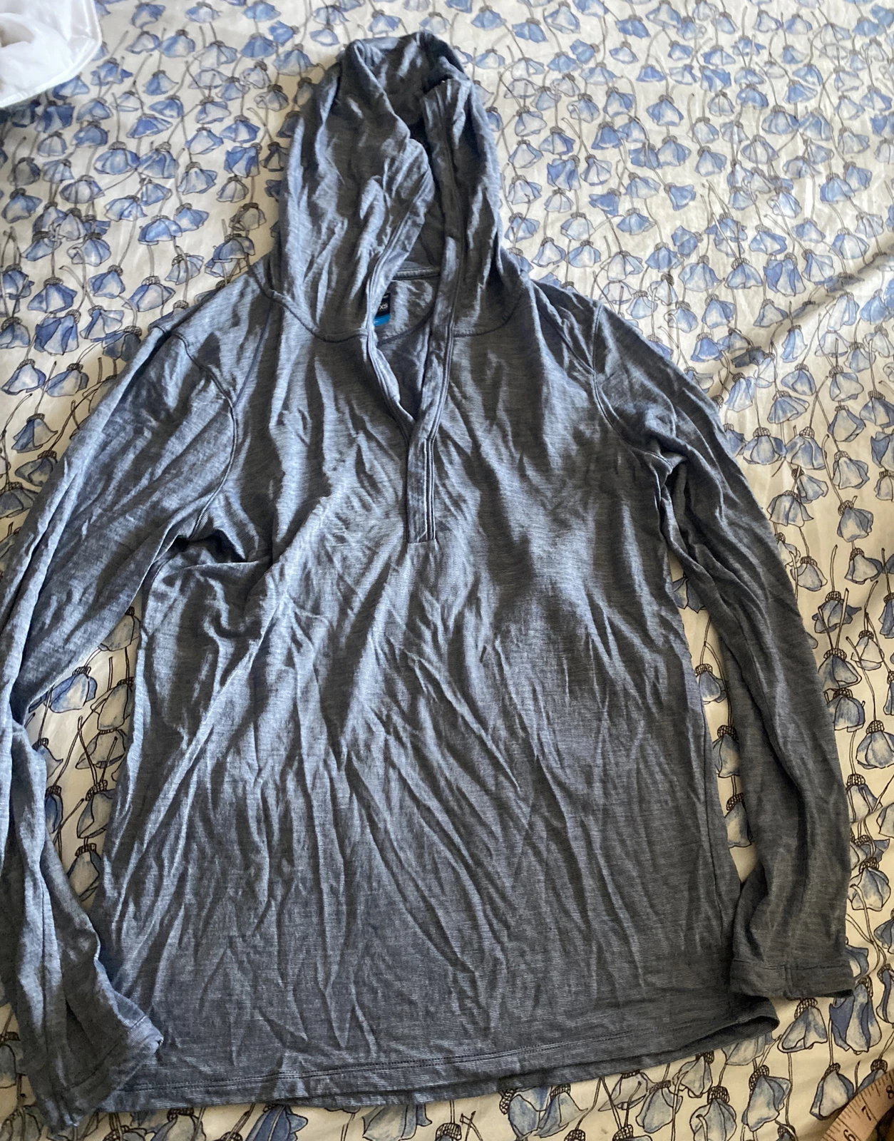 Icebreaker Women XS Cool Lite Blue Hoodie Shirt Baselayer EUC