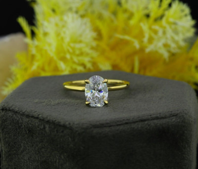 Unikat Ovalschliff Solitär Moissanit Ring mit verstecktem Rundstein in 925 Silber