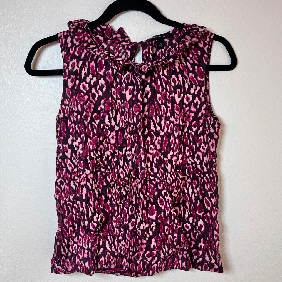 Banana Republic Animal Print Red Pink Keyhole Ruffle Sleeveless Silk Blouse XS - Image 4 of 4